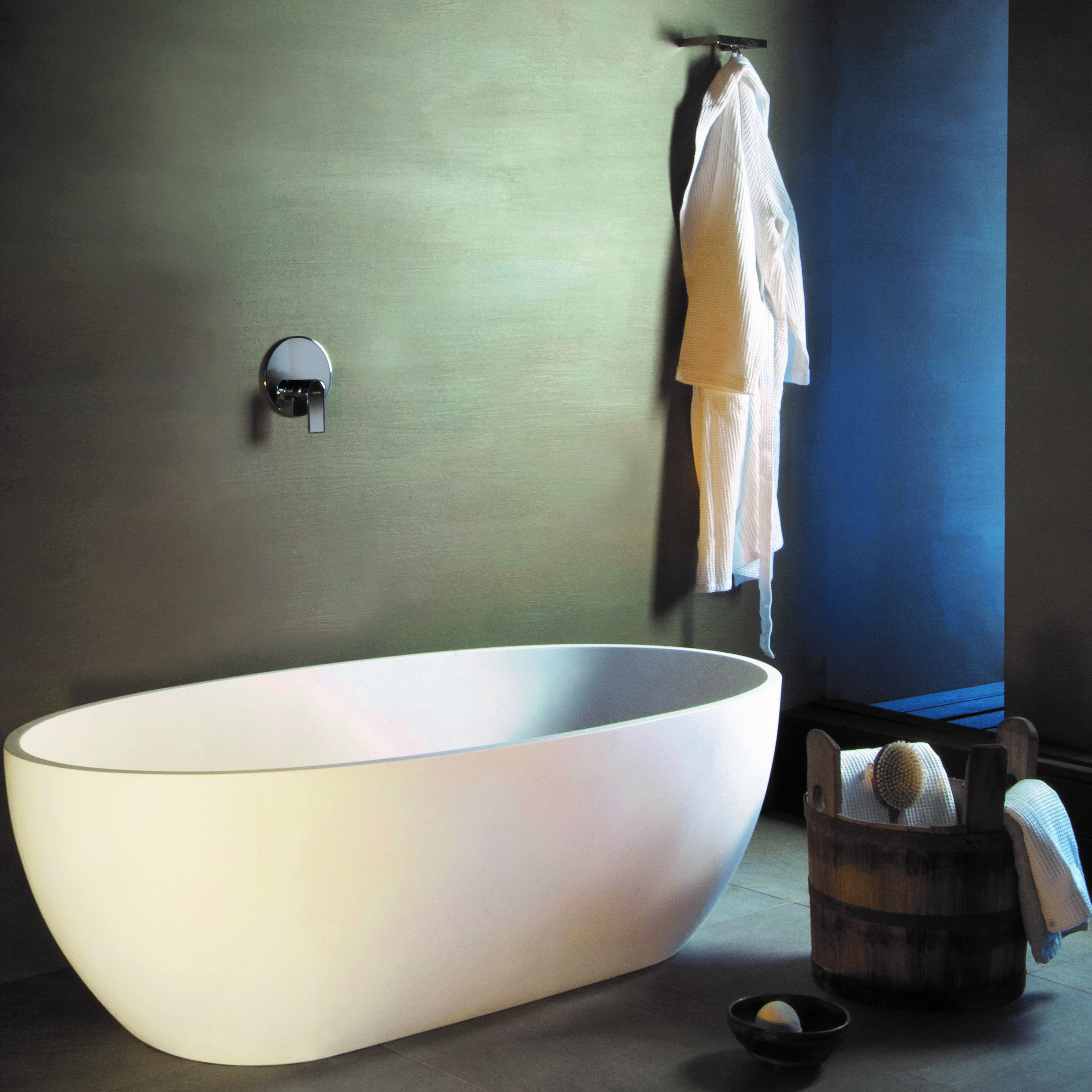Premium White Freestanding Bathtub by AquaDesign