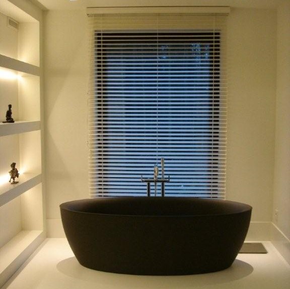 Black Oval Freestanding Bathtub by Aquadesign