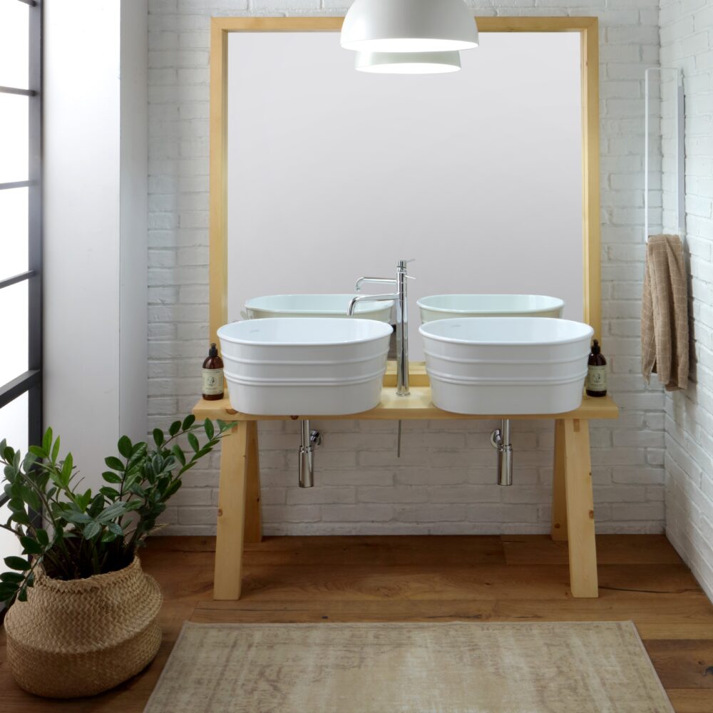 Elongated Countertop or wall-hung ceramic washbasin by Horganica