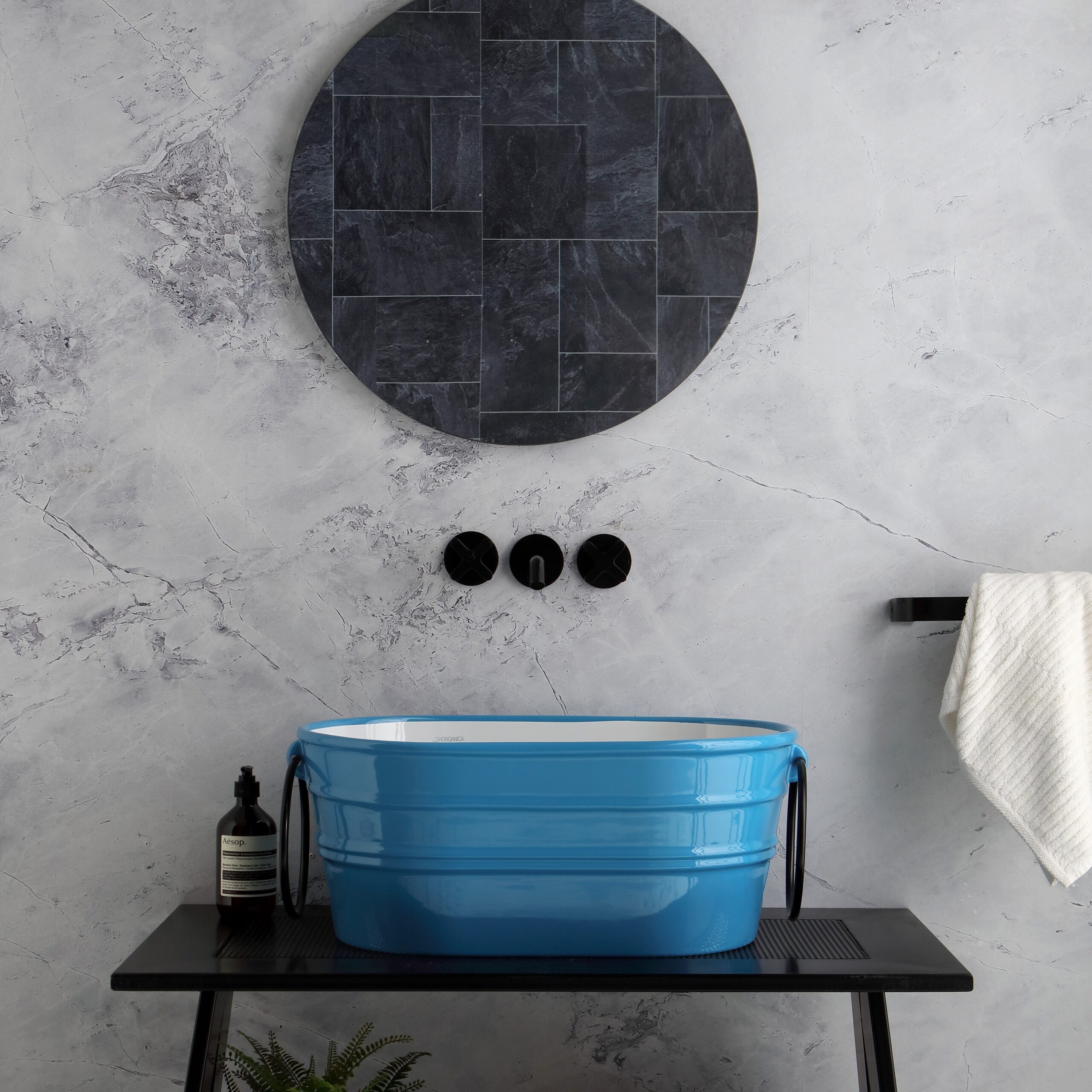 Elongated countertop or wall-hung ceramic washbasin by Horganica